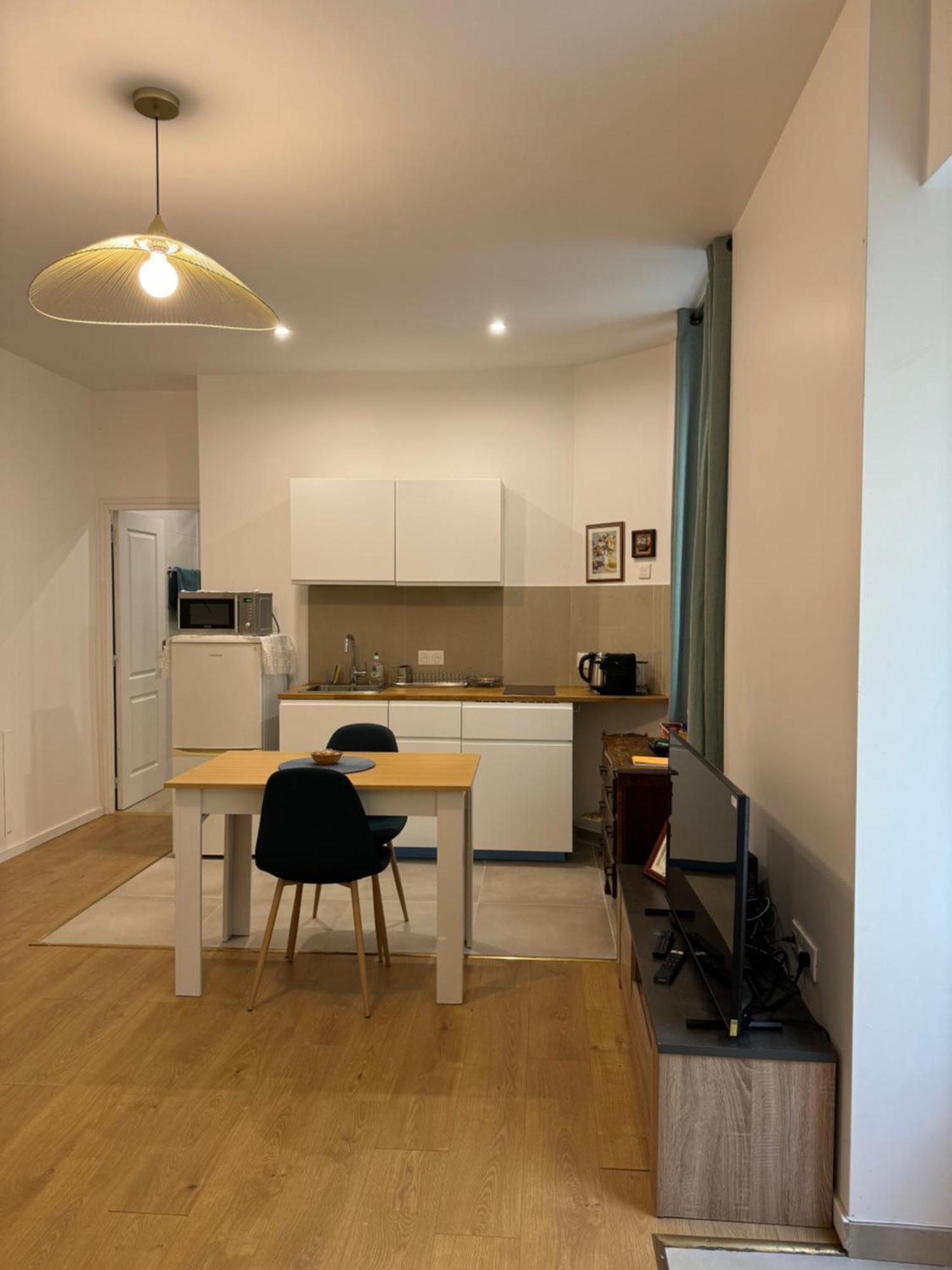 Appartement Meuble Tout Confort Чалон-Сур-Салне Экстерьер фото